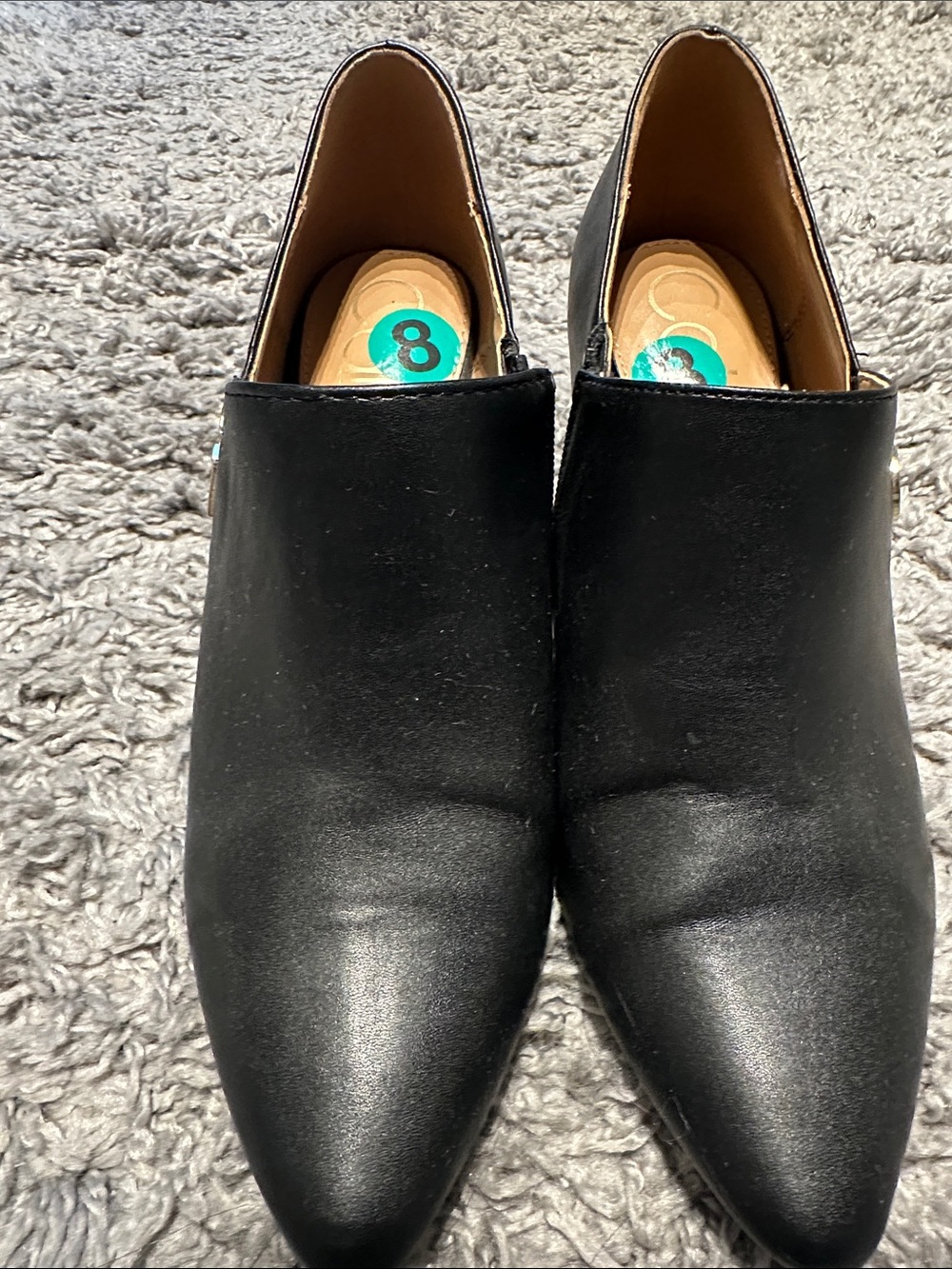 Classic Black Pointed-Toe Stiletto Heels with Metallic Accent - Picture 4 of 7